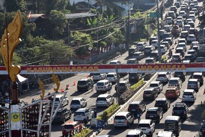 Jalur Puncak Bogor Padat, One Way Arah Jakarta Diberlakukan