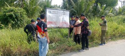 Trantib Tarakan Utara Perbaiki Plang Aset Pemkot yang Rusak di Juata Permai