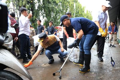 Sekda Provinsi Banten Bersama Menteri LH Bersih-bersih Sampah Dikota Serang