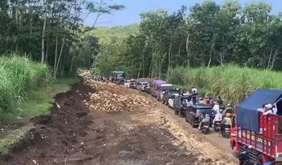 Libur Lebaran Hampir Usai, Jalur Pantai Selatan Tetap Macet Total Diserbu Wisatawan