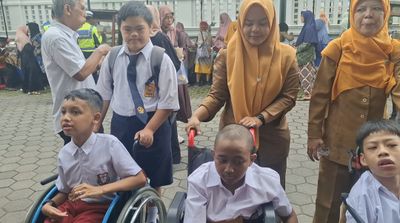Anak-Anak SLB Antusias Bertemu Sultan dan Paku Alam Saat Silaturahmi Idulfitri di Bangsal Kepatihan Hari Ini : Bapaknya Ramah