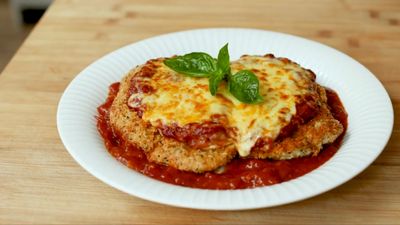 Resep Chicken Parmigiana Ala Italia dengan Saus Tomat dan Keju