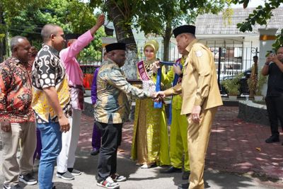 MenHAM Natalius Pigai Kunjungi Gorontalo, Disambut Adat Mopotilolo
