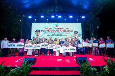 Pemprov Sulsel Serahkan Penghargaan Bagi Kepala Daerah hingga Pelajar, Bertabur Hadiah Menarik