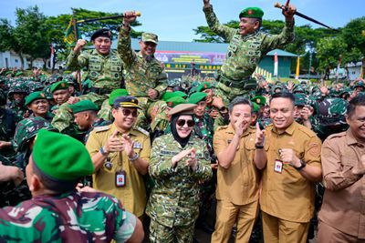 Momen Hangat di Latsarmil Komcad ASN, Wagub Sulsel Masuk Barisan Yel-yel Bersama Peserta
