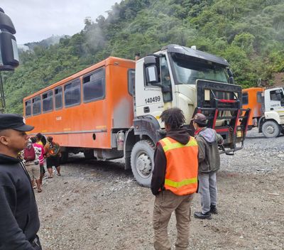 Polres Mimika Kawal Tiga Bus Warga, Kamtibmas Tetap Kondusif