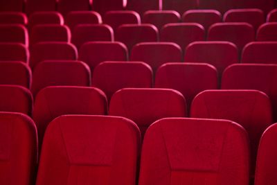 Kenapa Kursi Bioskop Warna Merah? Ternyata Ini Alasan Ilmiahnya