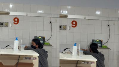 Setia Menjaga di Tengah Kekhawatiran, Anak Kecil Perempuan Ini Tak Henti Periksa Nafas Ibunya di Rumah Sakit