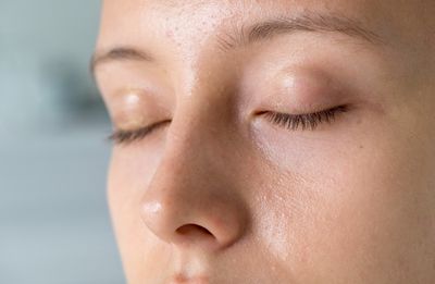 Kulit Kamu Berminyak? Simak Tips Pakai Cushion agar Tahan Seharian dan Tidak Patchy
