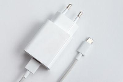 Jangan Asal Pilih, Ini Dampak Penggunaan Charger KW pada HP dan Tips Memilih yang Tepat