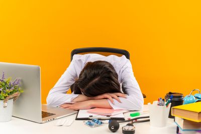 5 Cara Biar Tetap Disiplin Kerja Tanpa Nunggu Mood Datang!