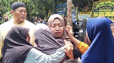 Dari Aceh, Istri dan Anak Praka Farizal disambut Ibu Almarhum di Rumah Duka Kulon Progo, Keduanya Tak Kuasa Tahan Nangis Hingga Sempat Pingsan