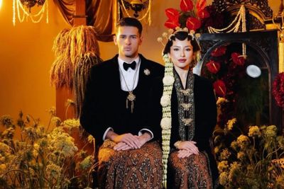 5 Foto Prewed Jennifer Coppen & Justin Hubner, Makeup dan Outfitnya Elegan Banget!