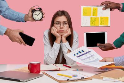 Kerja Terus Tanpa Henti? Kenali Tanda Workaholic dan Cara Mengatasinya