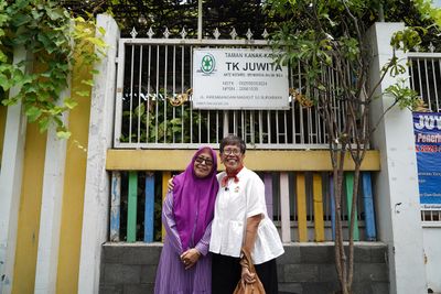 Pertemuan Mengharukan 2 Tokoh Nyata dari Film Na Willa di Surabaya, Film Lebaran yang Mendekati 1 Juta Penonton