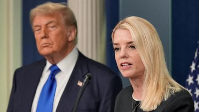 Trump Pecat Jaksa Agung AS Pam Bondi, Dianggap Gagal Rilis Berkas Epstein