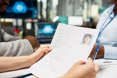Pengertian Biografi dan Perbedaannya dengan Autobiografi
