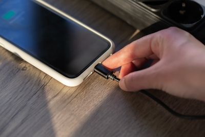 Kenapa HP Dicas Malah Berkurang? Penyebabnya Bisa dari Charger hingga Baterai