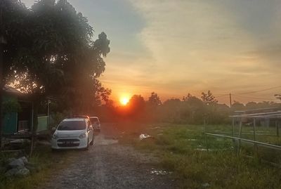 Senja Indah di Juata Permai, Perumahan PNS Jadi Spot Sunset dan Daya Tarik Perkebunan Semangka