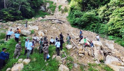 Longsor di Gunung Rajabasa: Bupati Egi Naik 3 Km, Lakukan Tanam Pohon Cegah Bencana Susulan