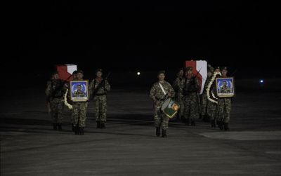Jemput Dua Jenazah Prajurit TNI dari Lebanon di Bandara Adisucipto, Sultan HB X Tegaskan PBB Usut Tuntas Dalang Kematian