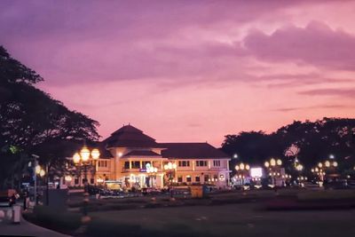 Senja Memerah di Balai Kota Malang, Momen Sederhana yang Terasa Istimewa