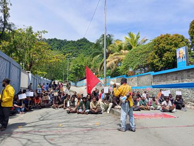 Aksi Damai Mahasiswa Warnai Peringatan Kontrak Freeport di Jayapura