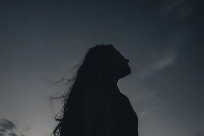 3 Kalimat yang Sering Menjadi Sinyal Minta Tolong Perempuan yang Tidak Bahagia