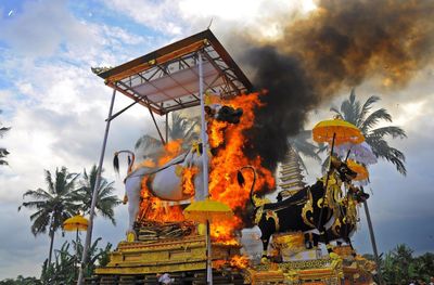 Ngaben di Bali: Bukan Sekedar Pembakaran Jenazah, Tapi Ada Makna Suci di Baliknya