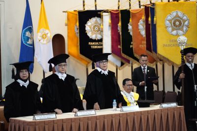 FKG UGM Kukuhkan Tiga Guru Besar, Soroti Ketimpangan Layanan Gigi