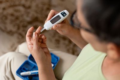 Bukan Cuma Gula, Penderita Diabetes Ternyata Sering Kekurangan Vitamin dan Mineral