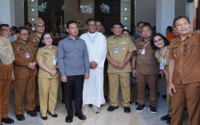 Wapres Gibran Kunjungi Gereja Katolik di Rumengkor Usai Gempa