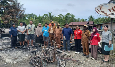 Kepala Distrik Iwaka Tinjau Korban Kebakaran, Pemerintah Gerak Cepat Tangani Dampak Musibah