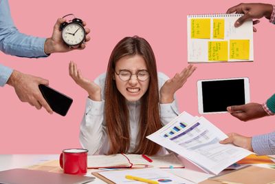 6 Tips Meningkatkan Kesehatan Mental di Tengah Tekanan Kerja, Biar Nggak Tumbang!