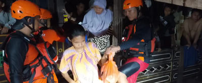 Tim SAR Manokwari Evakuasi Puluhan Warga Terdampak Banjir Di Wosi