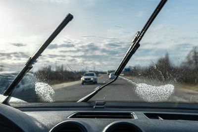 Cara Mengatasi Air Wiper Mobil Tidak Keluar Beserta Penyebab dan Solusinya