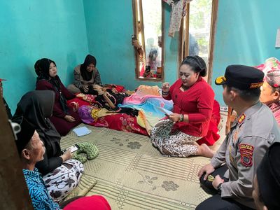 Jenguk Penyintas Geger Otak Berat Akibat Kecelakaan 2023 Silam , Bupati Gunungkidul Jamin Bantuan Hingga Sentil Petugas Tidak Persulit Pengobatan
