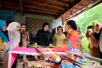 Wagub Fatmawati Dorong Tenun Emas Sidrap Tembus Pasar Luas, UMKM Diminta Naik Kelas