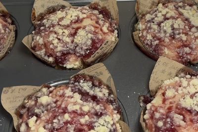 Lembut, Wangi, dan Segar! Begini Resep Lemon Raspberry Muffins Ala Rumahan