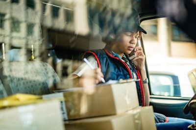 Daftar Emiten Transportasi dan Logistik di Bursa Efek Indonesia, Apa Saja?