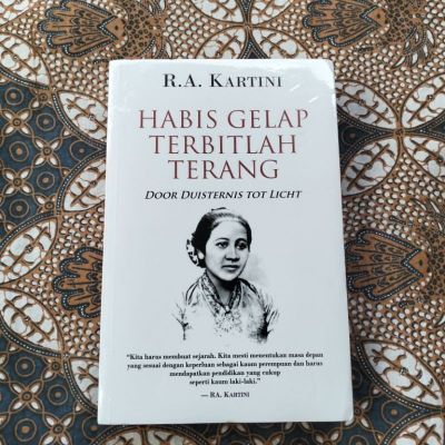 Mengenal Isi Buku Habis Gelap Terbitlah Terang: Kumpulan Surat Inspiratif R.A. Kartini