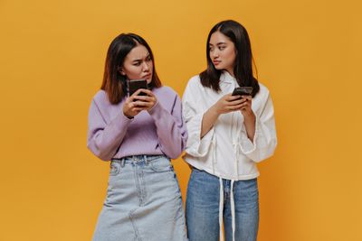 6 Tanda Kamu Terlalu Oversharing di Medsos, Jangan sampai Kebablasan!