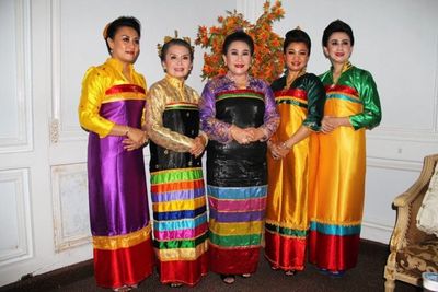 Makna Filosofis di Balik Keberagaman Pakaian Adat Tradisional Sulawesi Tenggara
