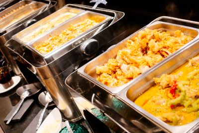 Dijamin Terjangkau. Ini Daftar Rumah Makan Prasmanan AYCE di Manado