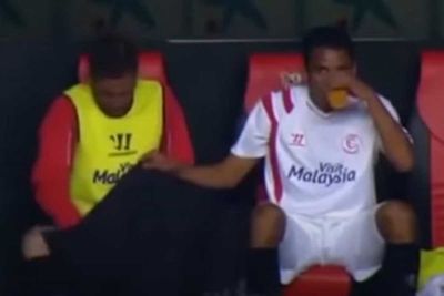 Kebelet Pipis di Tengah Pertandingan: Aksi Nekat Bintang Lapangan Hijau dan Aturan Tegas FIFA