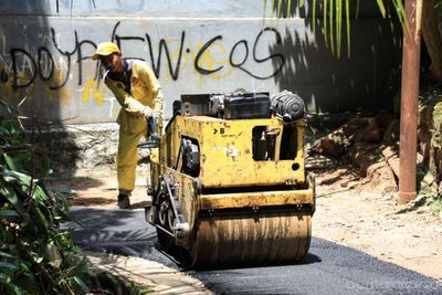 Jalan Haji Koon Selesai Diaspal oleh Pasukan Kuning, Warga Lebak Bulus Kini Bebas Jalan Berlubang!