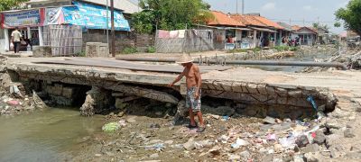 6 Tahun Rusak, Jembatan Penghubung 2 Desa di Kecamatan Tirtayasa Tak Kunjungan Diperbaiki