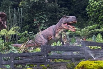 Taman Dinosaurus di Selecta Hadirkan Sensasi Prasejarah di Alam Asri