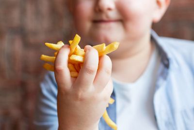 Jangan Sepelekan! Ini Tanda Obesitas pada Anak dan Cara Mengatasinya