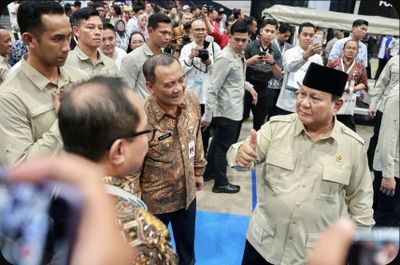 Presiden Prabowo Resmikan Fasilitas Perakitan Kendaraan Listrik di Magelang